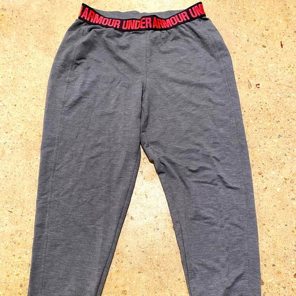 Underarmour XS think jogger style leggings - Picture 2 of 2